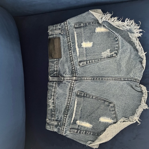 Good condition one teaspoon shorts size 25! - Picture 2 of 3